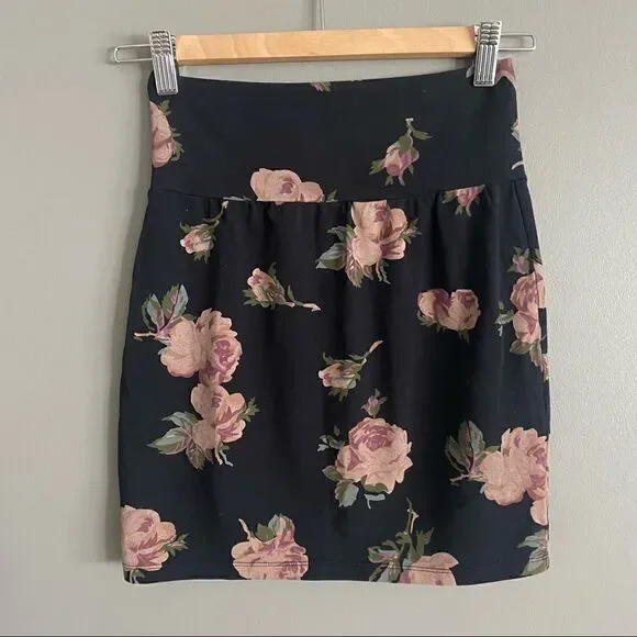 Talula Floral Bodycon Mini Skirt Black Pink Women’s XS/S Fitted Y2K - Picture 1 of 5